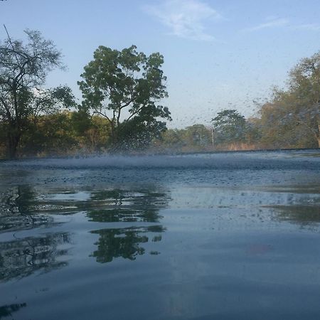 Ehalagala Lake Resort Szigirija Kültér fotó