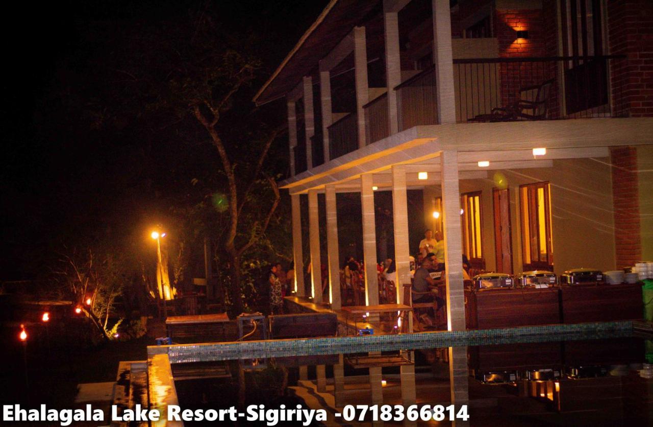 Ehalagala Lake Resort Szigirija Kültér fotó