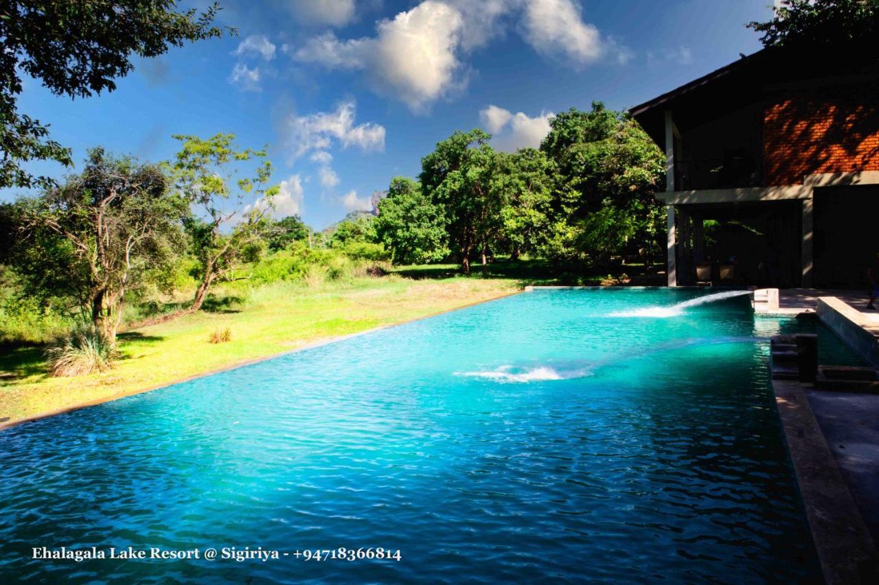 Ehalagala Lake Resort Szigirija Kültér fotó