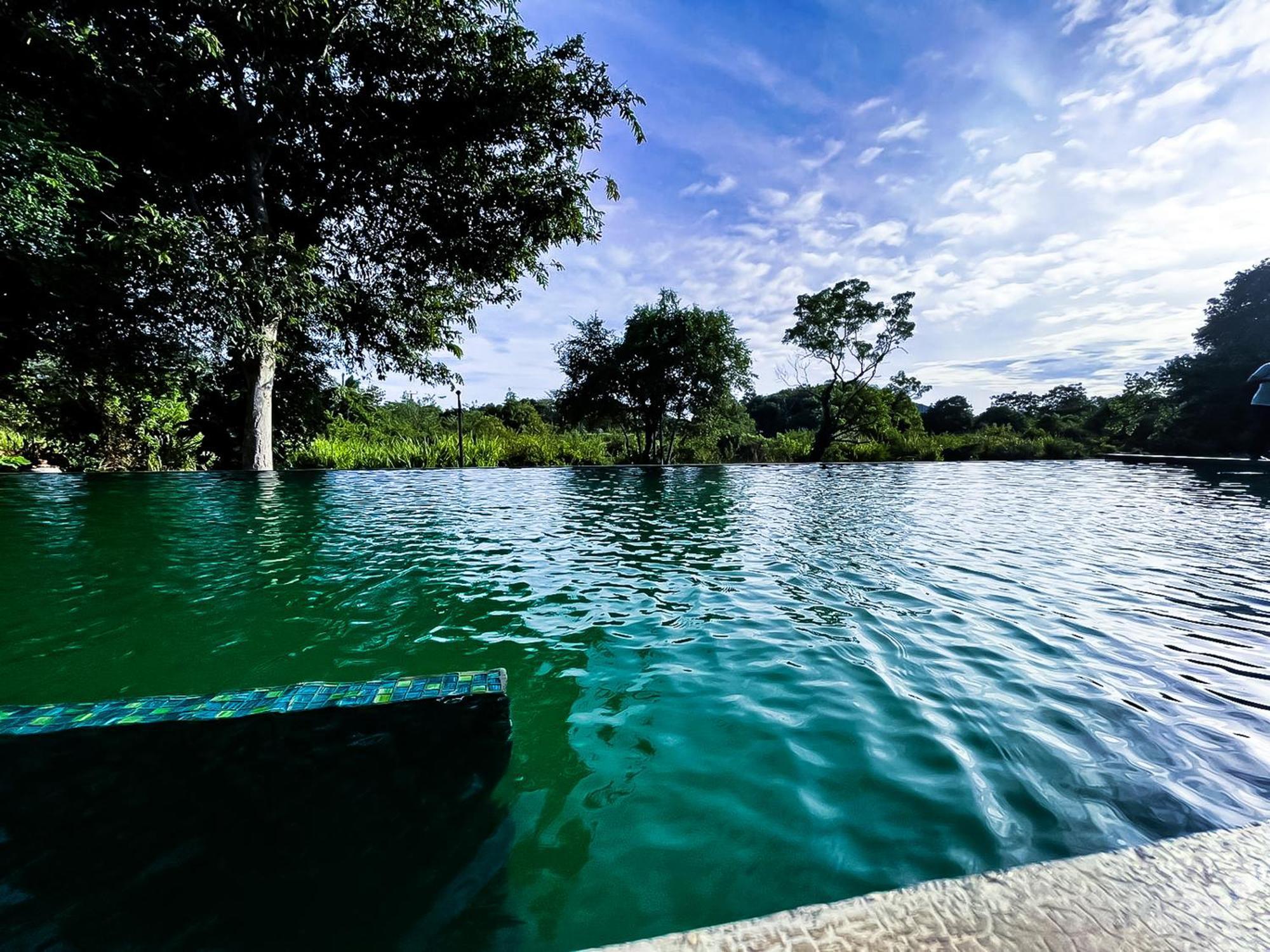 Ehalagala Lake Resort Szigirija Kültér fotó