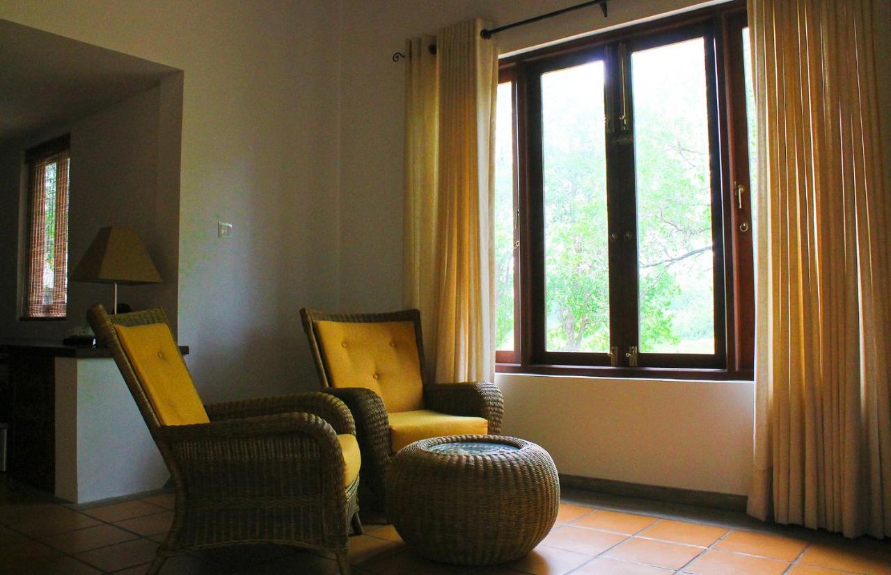 Ehalagala Lake Resort Szigirija Kültér fotó