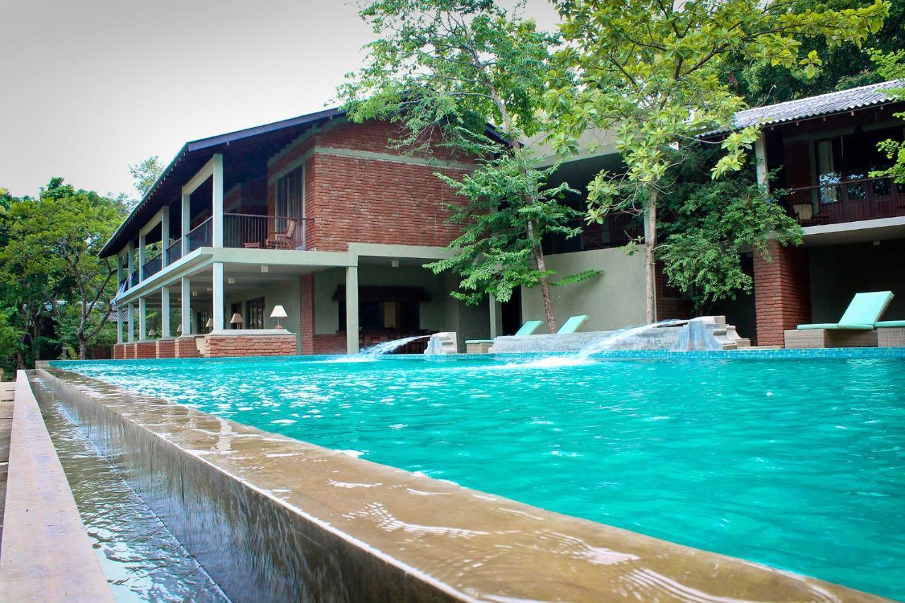 Ehalagala Lake Resort Szigirija Kültér fotó